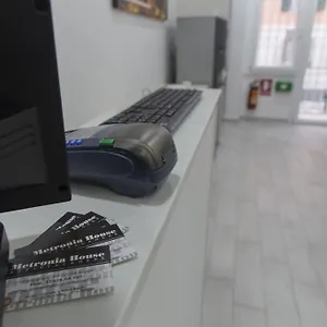 https://metronia-house.it-romehotels.com